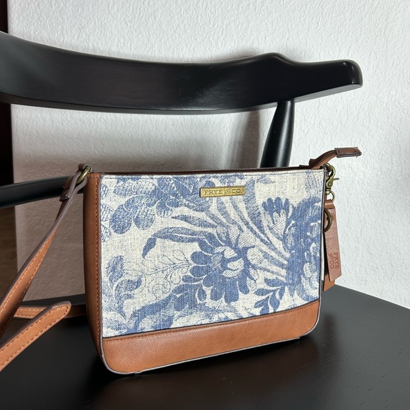 ❤️Frye and company floral Blue and Brown Crossbody Bag❣️ - Picture 5 of 7